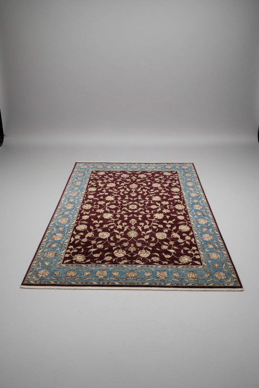 Iran Seraf
Pdore692
Sixhade me dendesi nyjesh 800mije/m2
Permasa:171x235
Materiali:Lesh,Mendafsh