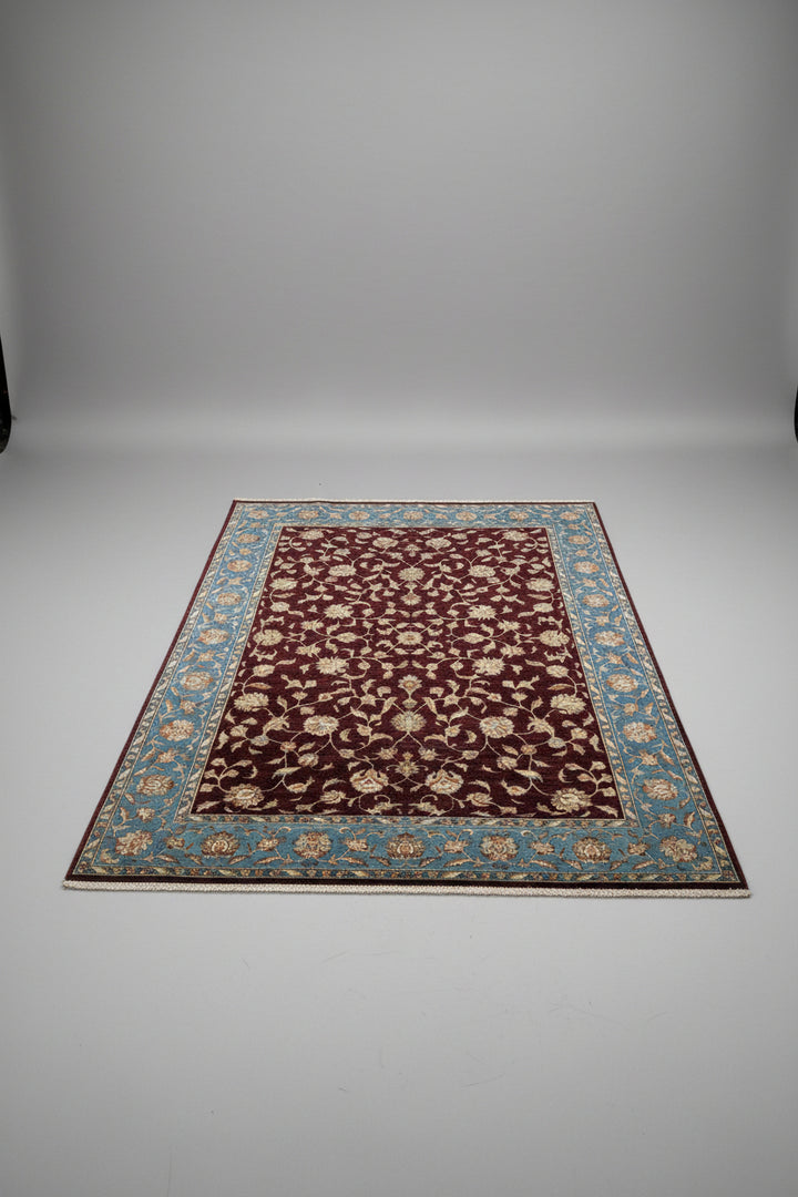 Iran Seraf
Pdore692
Sixhade me dendesi nyjesh 800mije/m2
Permasa:171x235
Materiali:Lesh,Mendafsh